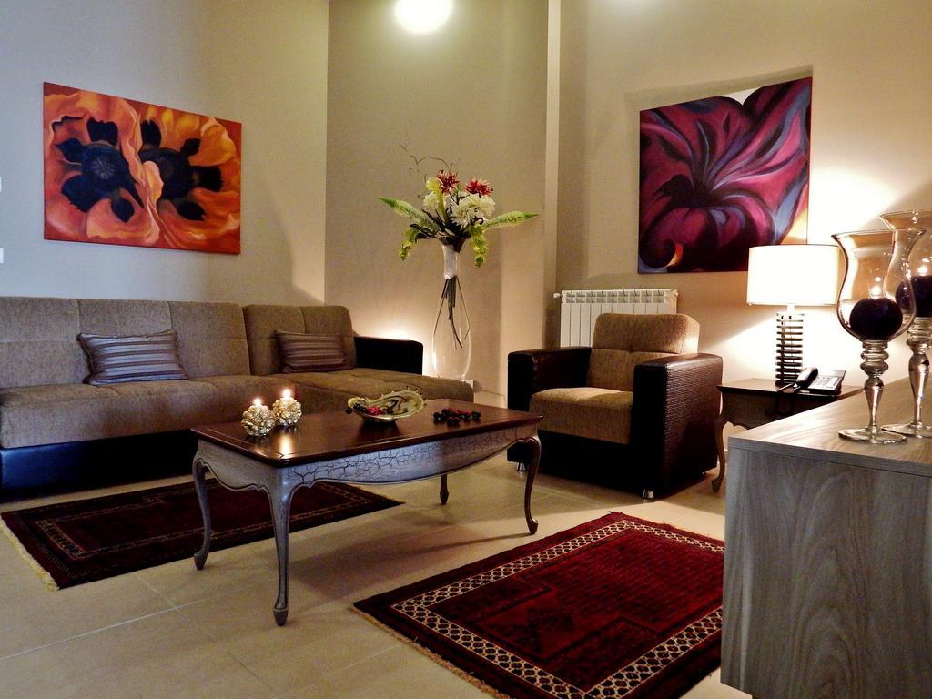 Cherry Blossom Boutique Hotel Bḩamdūn Habitación foto