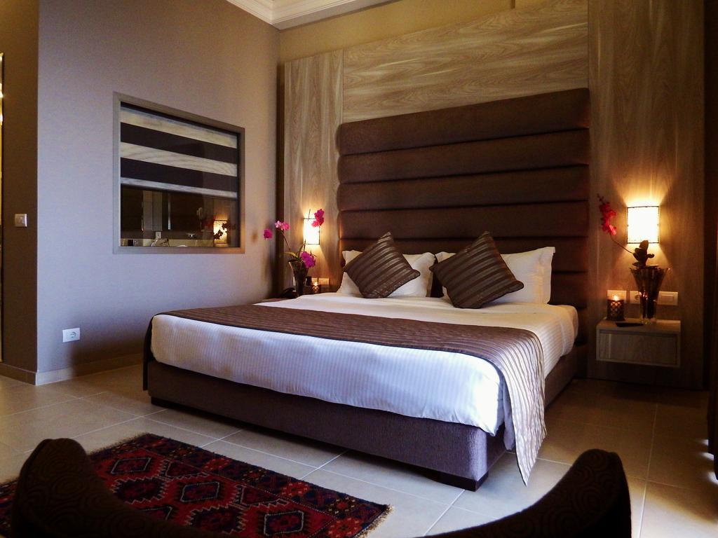 Cherry Blossom Boutique Hotel Bḩamdūn Habitación foto