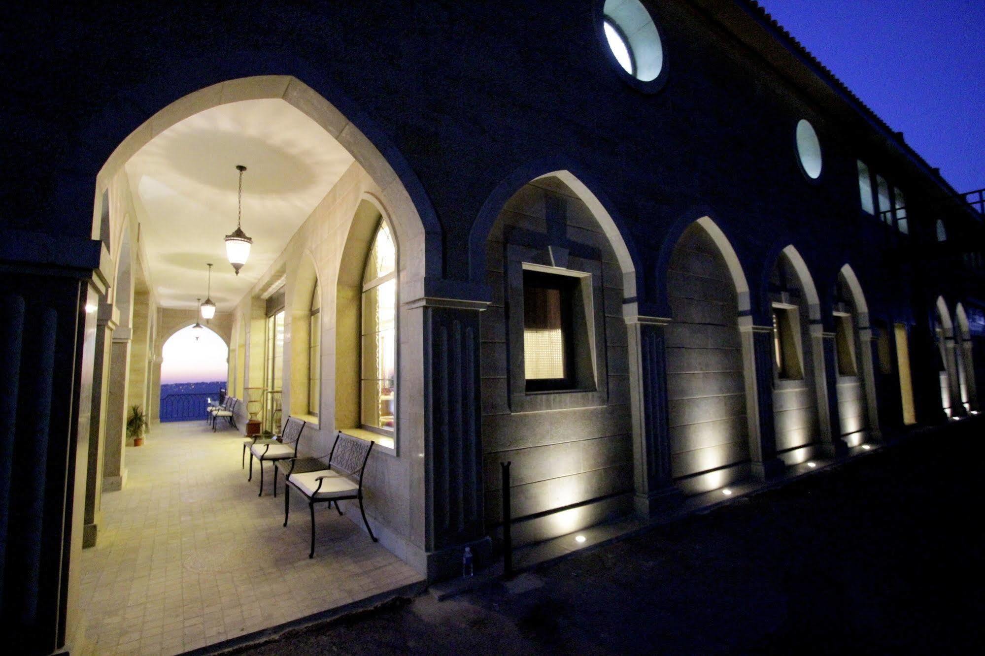 Cherry Blossom Boutique Hotel Bḩamdūn Exterior foto