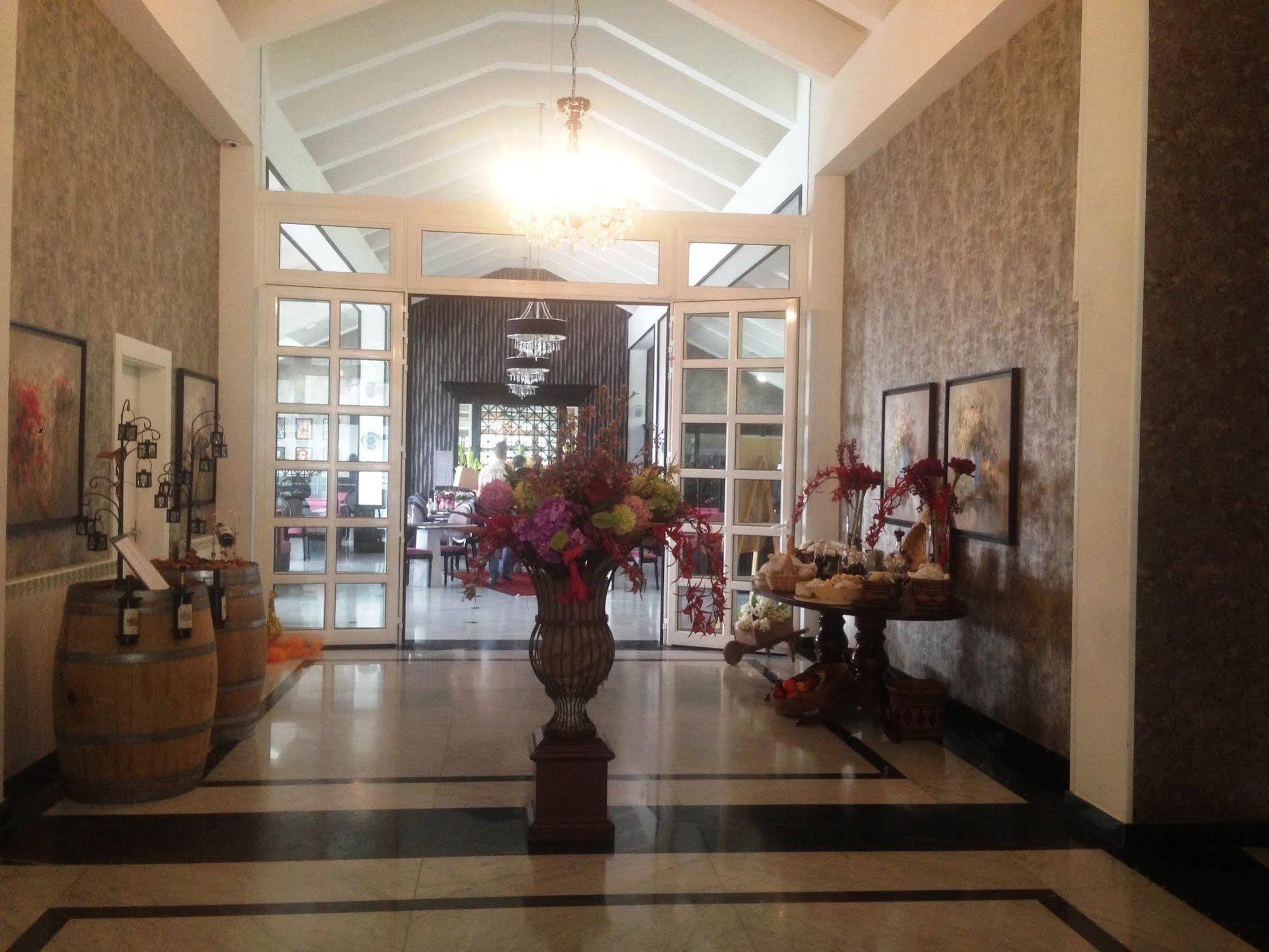 Cherry Blossom Boutique Hotel Bḩamdūn Exterior foto