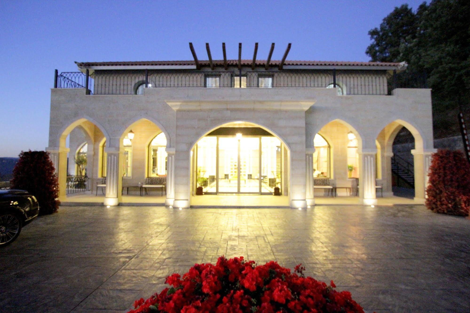 Cherry Blossom Boutique Hotel Bḩamdūn Exterior foto